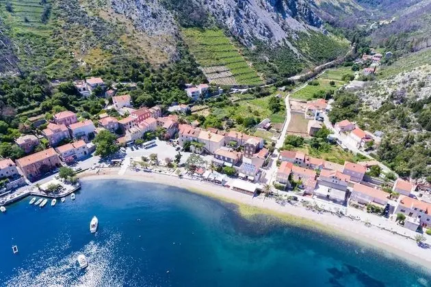 Ev (Duplex One Bedroom Apt, Terrace,Side )