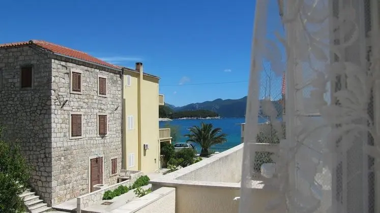 Ev (Duplex One Bedroom Apt, Terrace,Side )