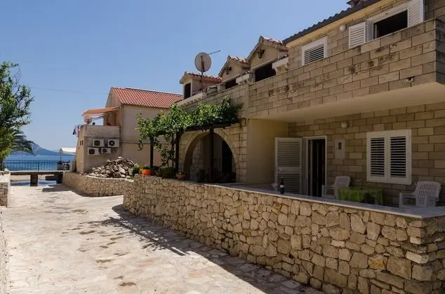 Ev (Duplex One Bedroom Apt, Terrace,Side )