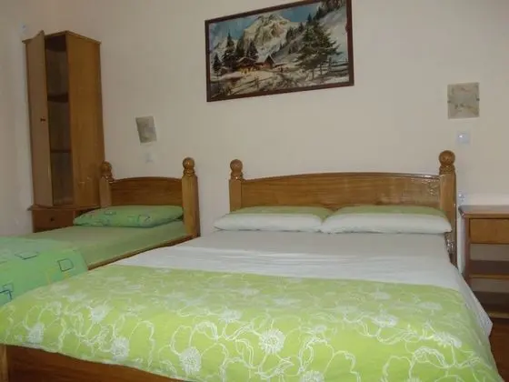 Üç Kişilik Oda