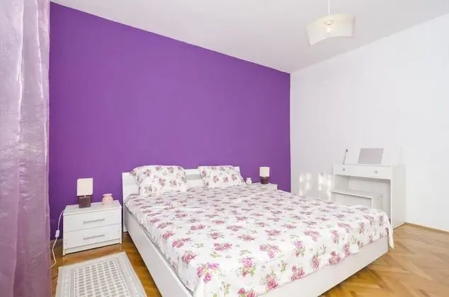 Ev (Two-Bedroom House with Terrace)