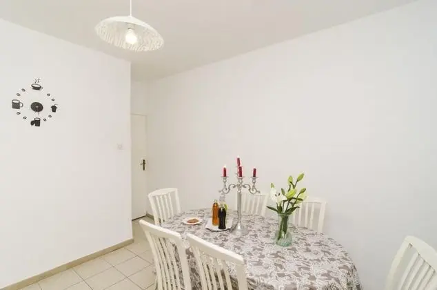 Ev (Two-Bedroom House with Terrace)