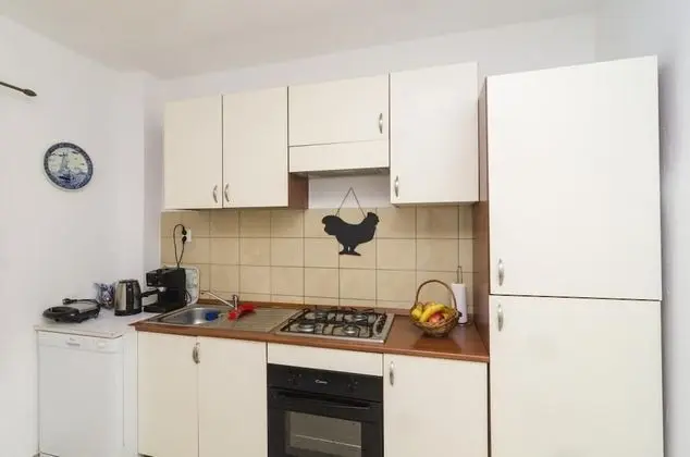 Ev (Two-Bedroom House with Terrace)