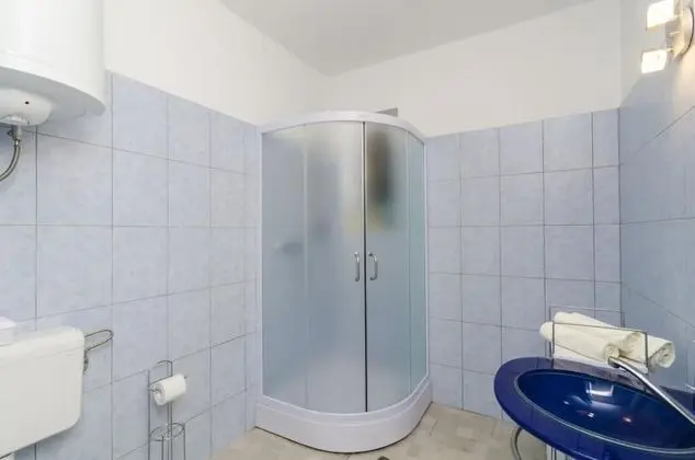 Ev (Two-Bedroom House with Terrace)