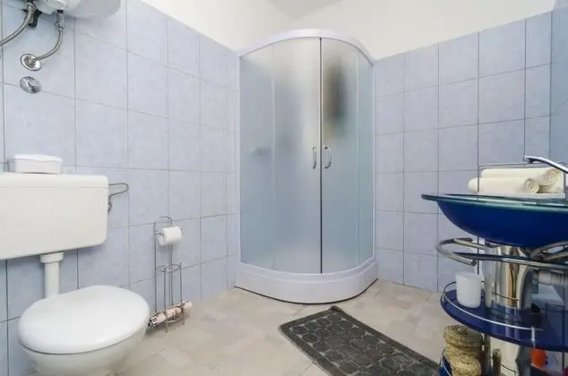 Ev (Two-Bedroom House with Terrace)