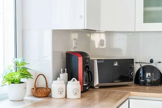 Ev (Four-Bedroom House with Terrace)