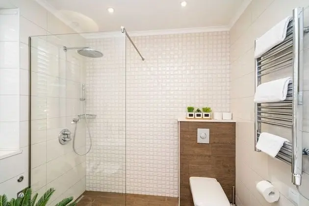 Ev (Four-Bedroom House with Terrace)