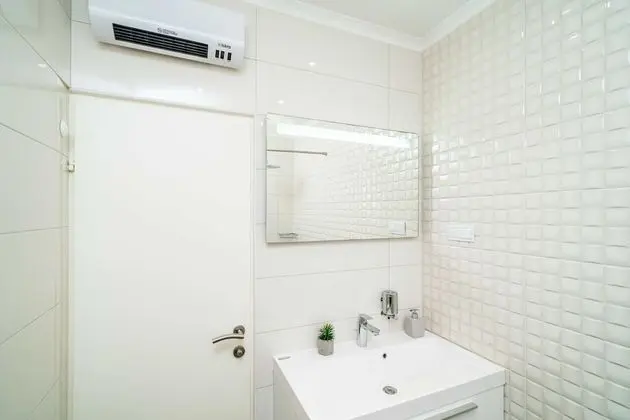 Ev (Four-Bedroom House with Terrace)