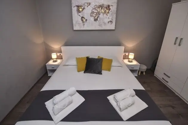 City Ev, 3 Yatak Odası, Teras (Private Garden)