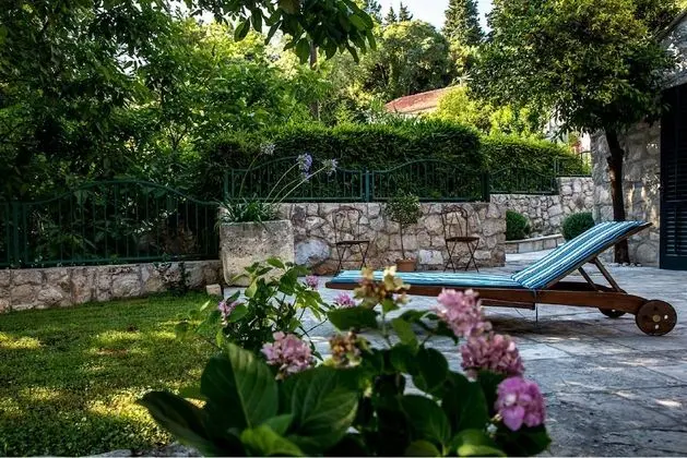 Ev (Two Bedroom Holiday Home)