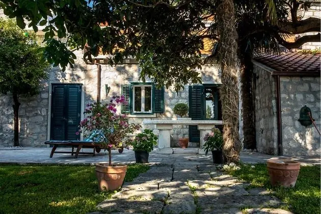 Ev (Two Bedroom Holiday Home)