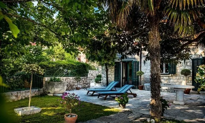 Ev (Two Bedroom Holiday Home)