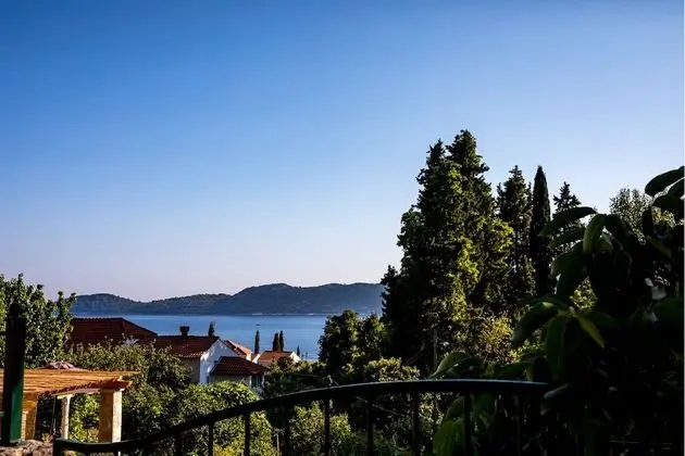 Ev (Two Bedroom Holiday Home)