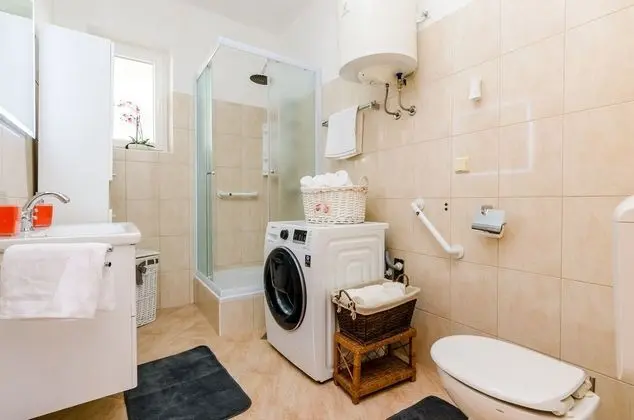 Ev (Three Bedroom Holiday Home)