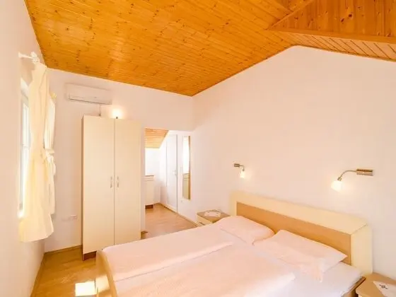 Ev (Two Bedroom House with Balcony)