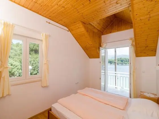 Ev (Two Bedroom House with Balcony)