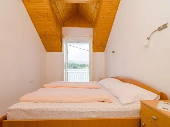 Ev (Two Bedroom House with Balcony)