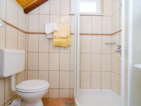 Ev (Two Bedroom House with Balcony)