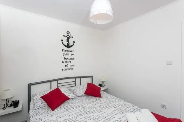 Ev (One Bedroom Apartment with Terrace an)