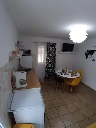 Ev (One Bedroom Apartment with Terrace an)