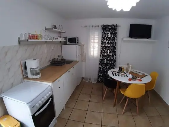 Ev (One Bedroom Apartment with Terrace an)