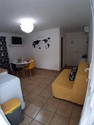 Ev (One Bedroom Apartment with Terrace an)