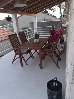 Ev (One Bedroom Apartment with Terrace an)