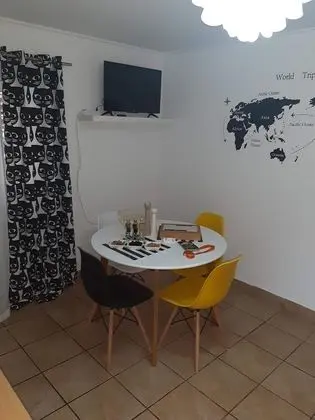 Ev (One Bedroom Apartment with Terrace an)