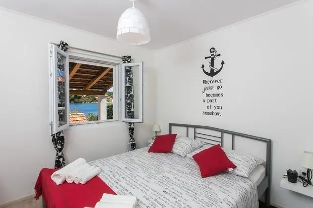 Ev (One Bedroom Apartment with Terrace an)