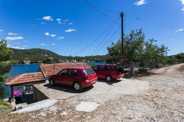 Ev (One Bedroom Apartment with Terrace an)