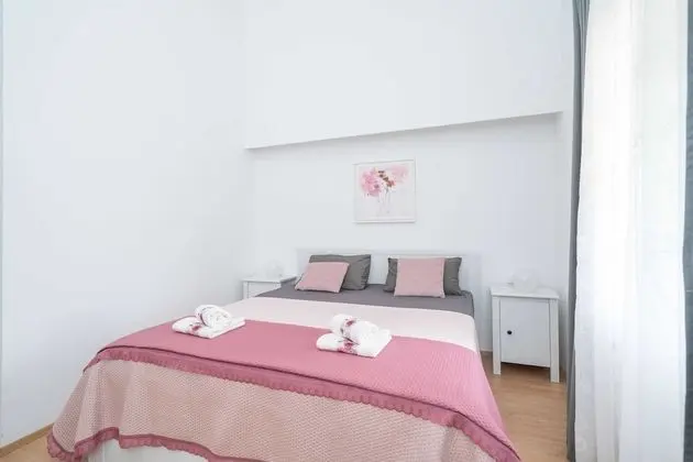 Ev (Three Bedroom Holiday Home with Swimm)