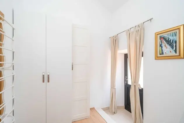 Ev (Three Bedroom Holiday Home with Swimm)