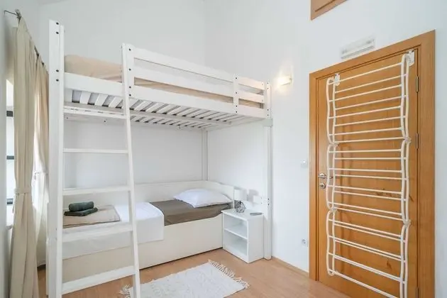 Ev (Three Bedroom Holiday Home with Swimm)