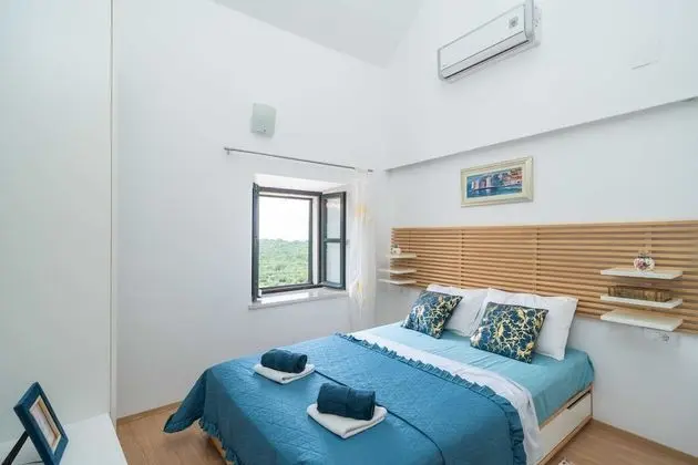 Ev (Three Bedroom Holiday Home with Swimm)