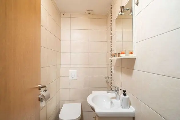 Ev (Three Bedroom Holiday Home with Swimm)