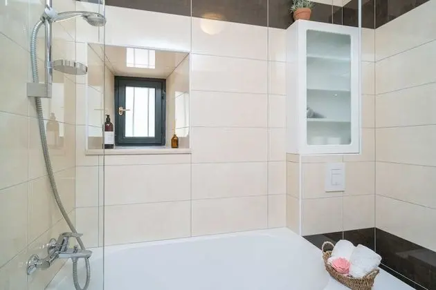 Ev (Three Bedroom Holiday Home with Swimm)