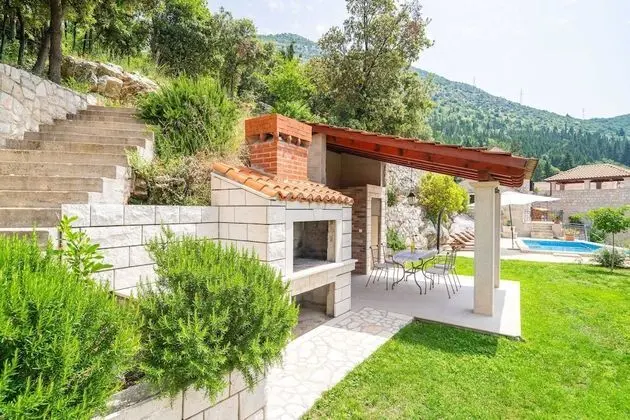 Ev (Three Bedroom Holiday Home with Swimm)