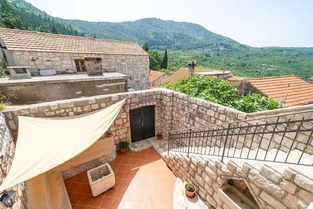 Ev (Three Bedroom Holiday Home with Swimm)