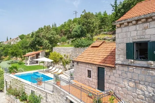 Ev (Three Bedroom Holiday Home with Swimm)