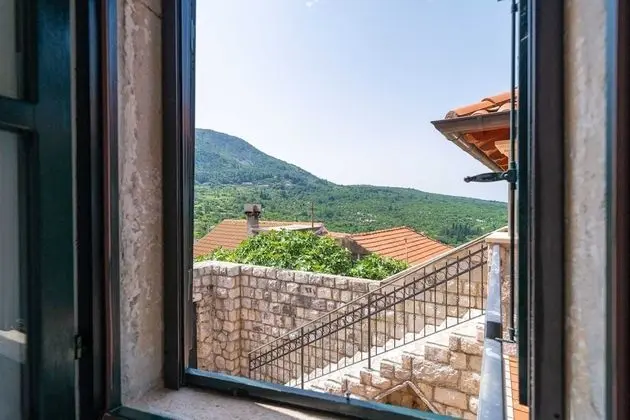 Ev (Three Bedroom Holiday Home with Swimm)