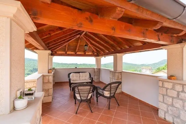 Ev (Three Bedroom Holiday Home with Swimm)