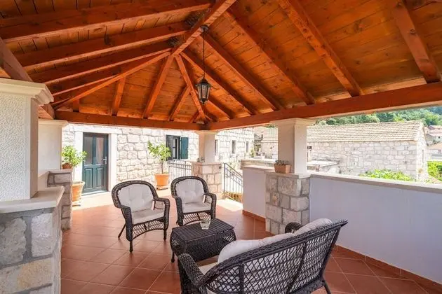 Ev (Three Bedroom Holiday Home with Swimm)