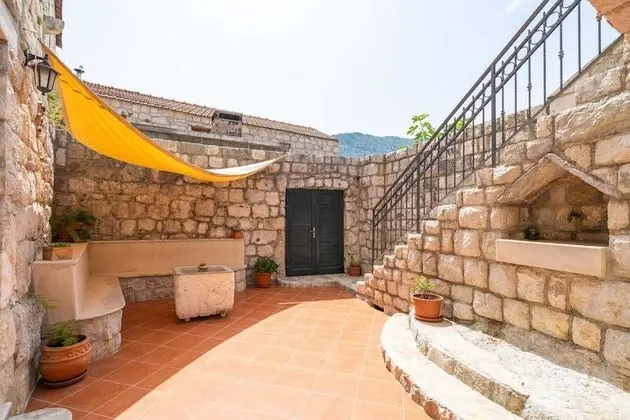 Ev (Three Bedroom Holiday Home with Swimm)