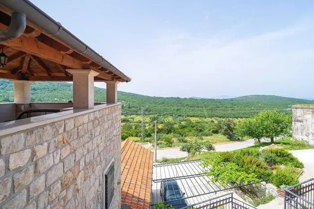 Ev (Three Bedroom Holiday Home with Swimm)