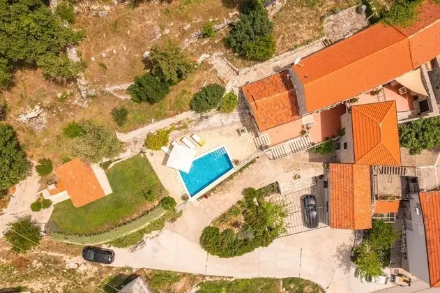 Ev (Three Bedroom Holiday Home with Swimm)