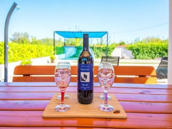 Ev (Four Bedroom Holiday Home with Swimmi)