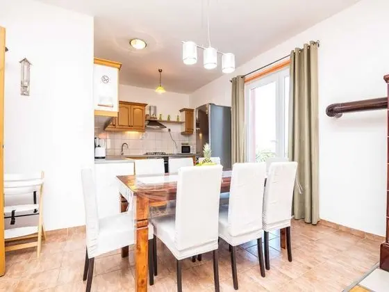 Ev (Four Bedroom Holiday Home with Swimmi)