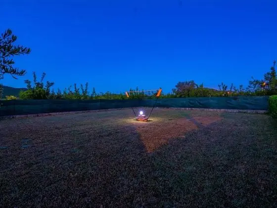 Ev (Four Bedroom Holiday Home with Swimmi)