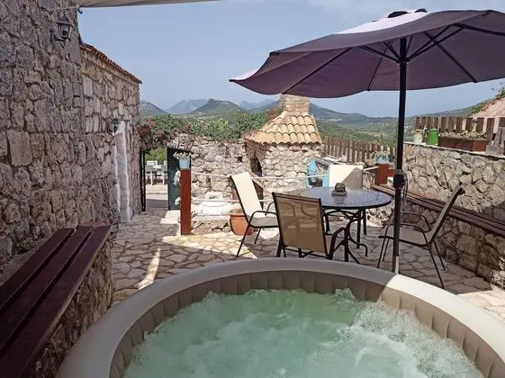 Ev (One-Bedroom Holiday Home)