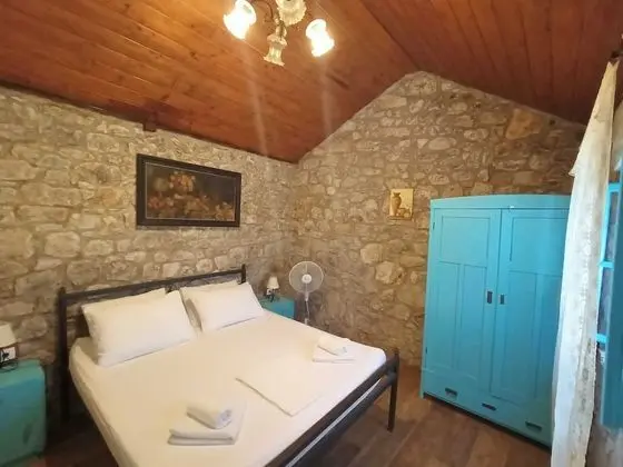 Ev (One-Bedroom Holiday Home)